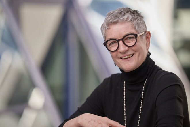 Bildungsdezernentin Carmen Rivuzumwami im Interview (Externer Link zu www.elk-wue.de)